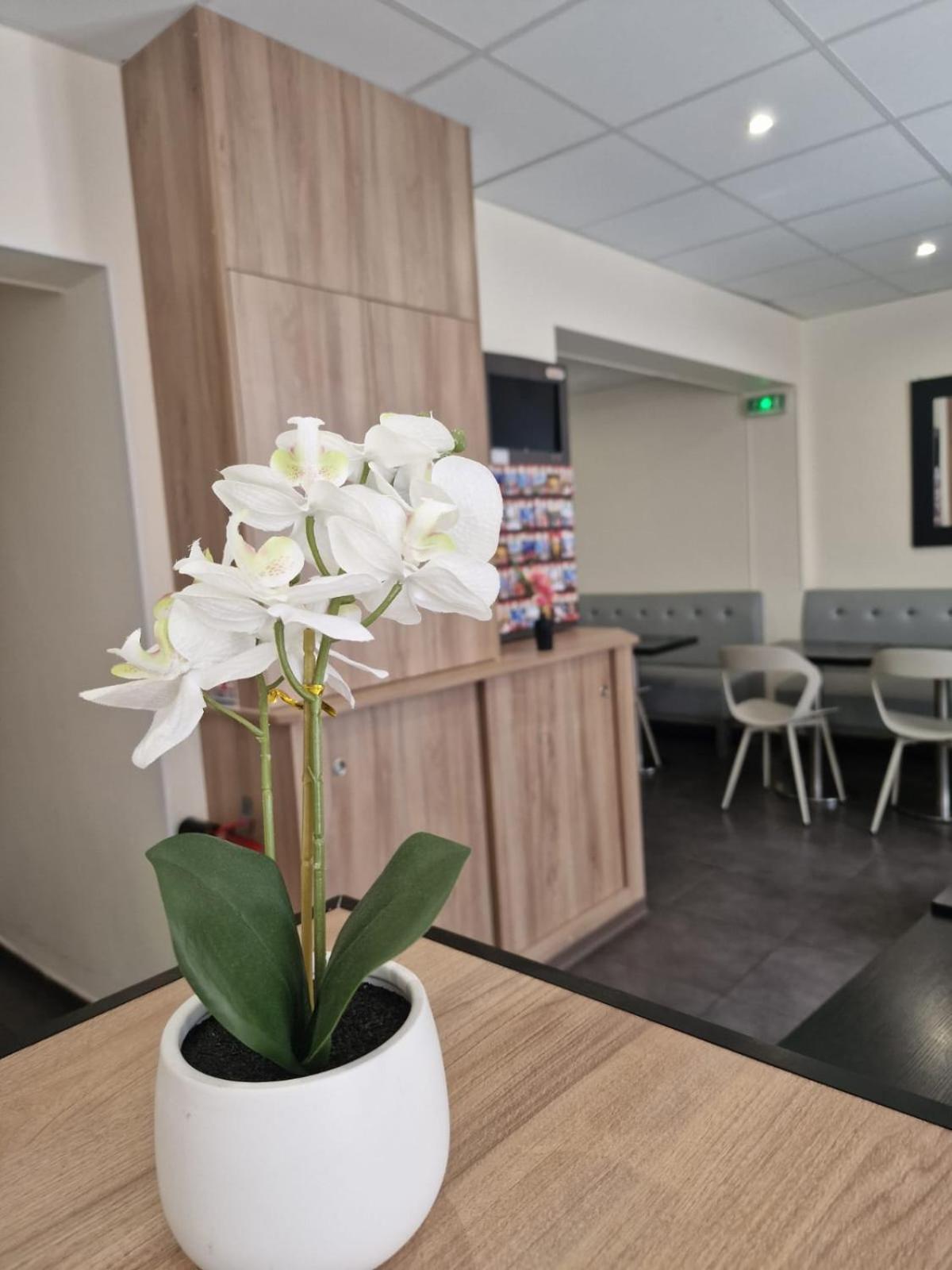 Hotel D'Anjou Levallois-Perret Eksteriør billede
