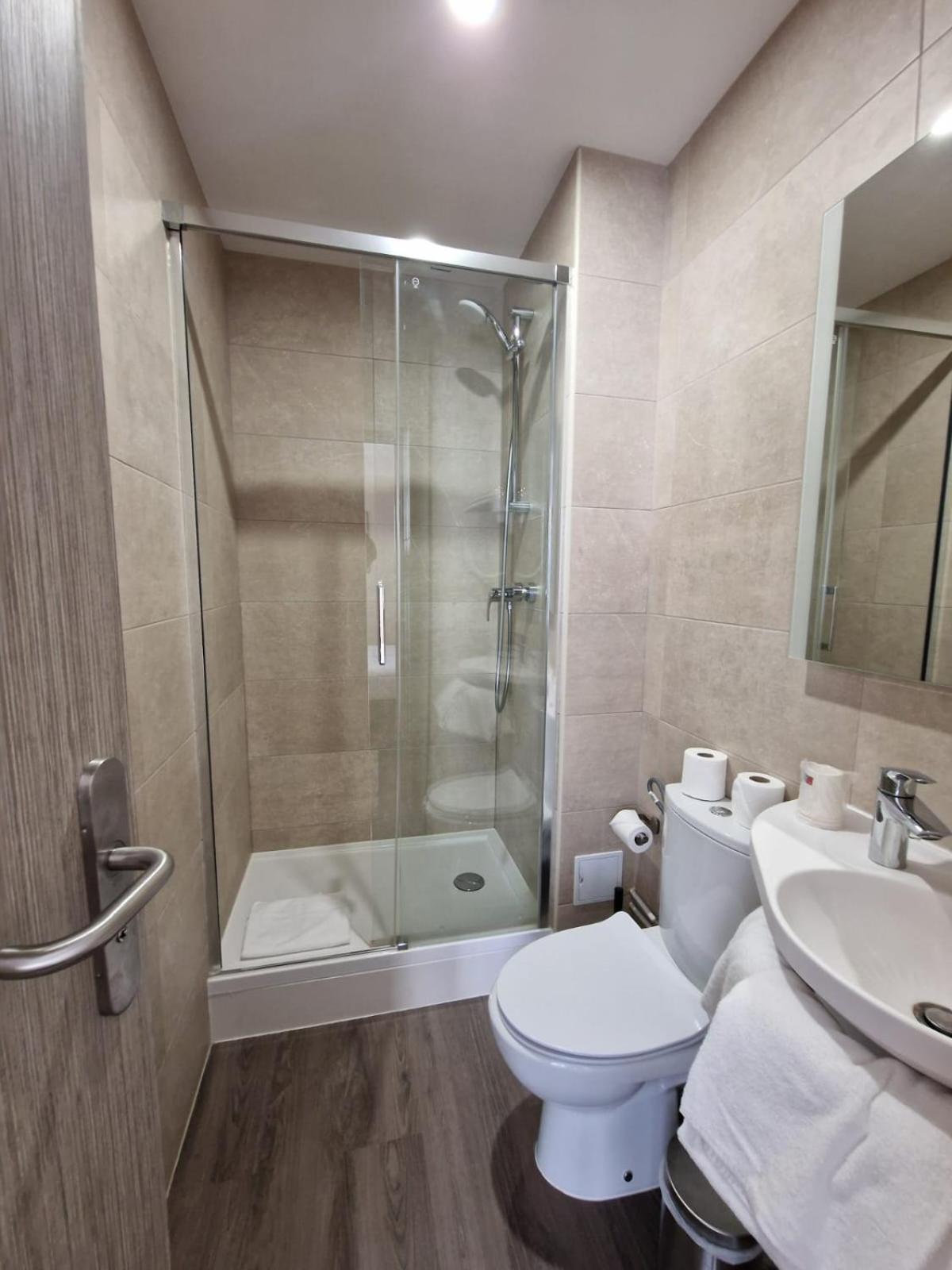 Hotel D'Anjou Levallois-Perret Eksteriør billede