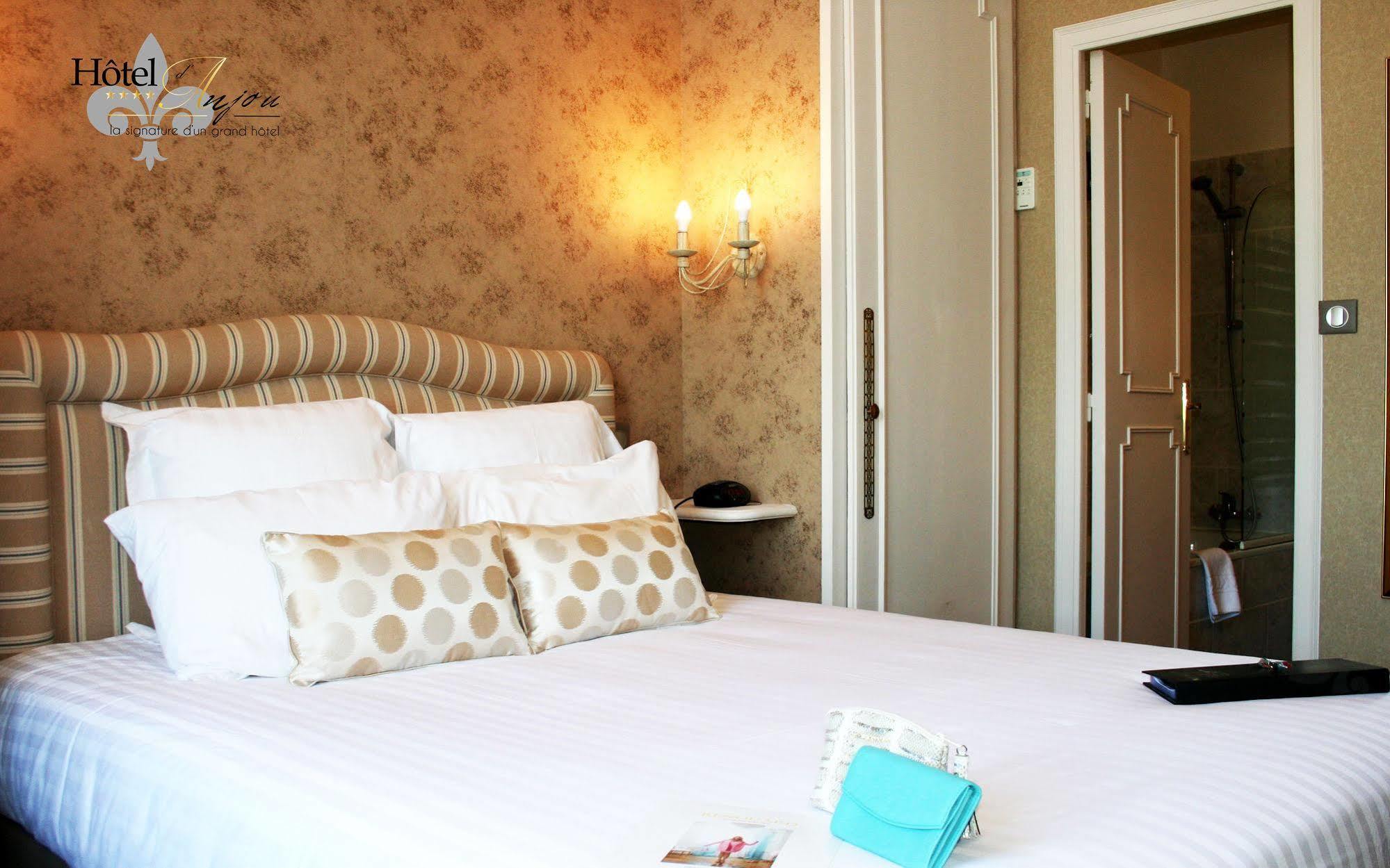 Hotel D'Anjou Levallois-Perret Eksteriør billede